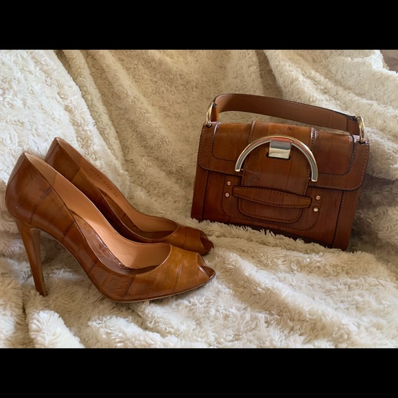 Classic Sergio Rossi heel with matching purse. - Picture 3 of 9